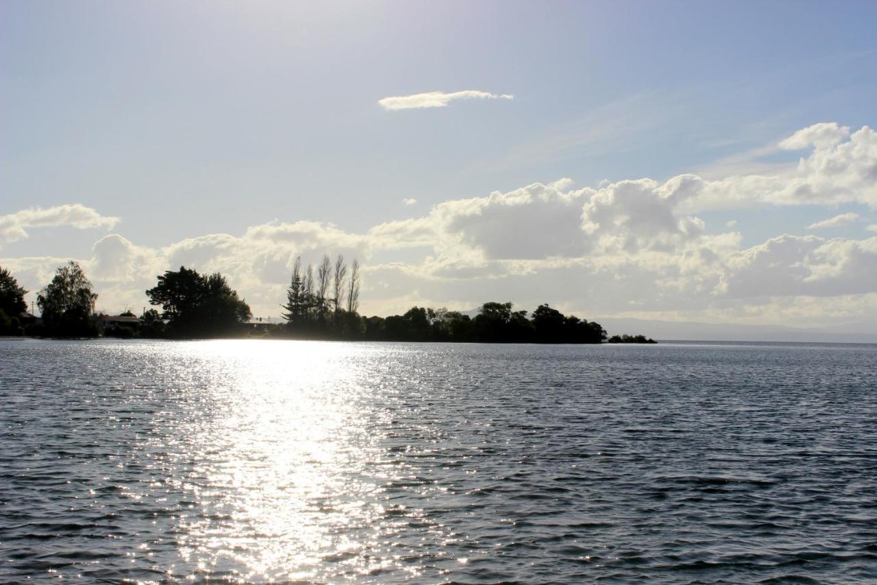 Bram'S Bach Villa Lago Lago Taupo Exterior foto